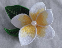 Broszka haftowana - plumeria