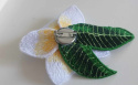 Broszka haftowana - plumeria