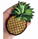 Haftowana broszka ananas