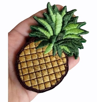 Broszka, przypinka - haftowany ananas