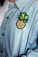 Haftowana broszka ananas