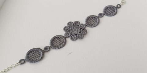 Bransoleta haftowana - szara