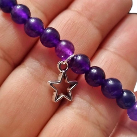 Bransoletka z naturalnych ametystów - równowaga i harmonia