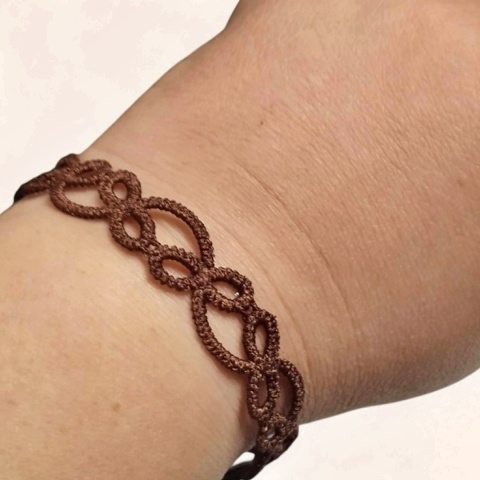 Delikatna haftowana bransoletka - odcień brązu