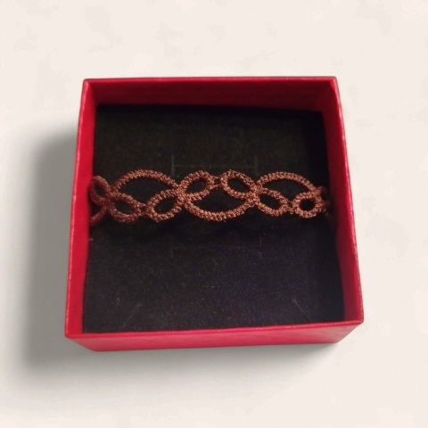 Delikatna haftowana bransoletka - odcień brązu