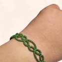 Delikatna haftowana bransoletka - odcień zieleni