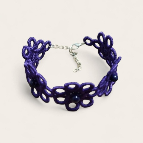 Haftowana bransoletka z koralikami -fiolet