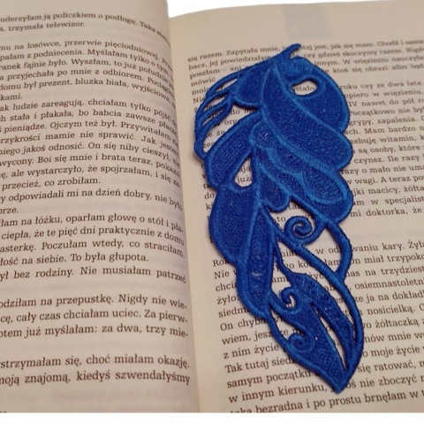 Haftowana zakładka do książki - pióro