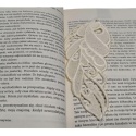 Haftowana zakładka do książki - pióro