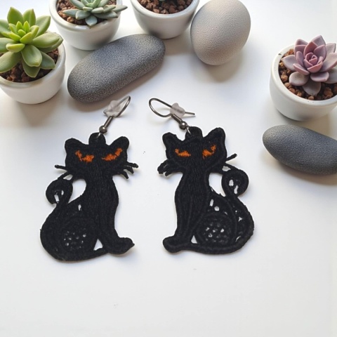 Haftowane kolczyki koty