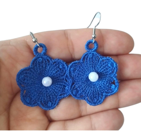 Haftowane kolczyki kwiatki z perełką