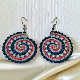 Haftowane kolczyki spiralne muszle -odcienie niebieskiego