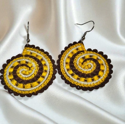 Haftowane kolczyki spiralne muszle