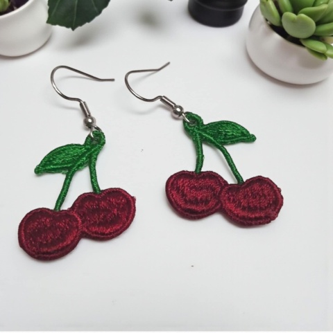 Haftowane kolczyki wisienki