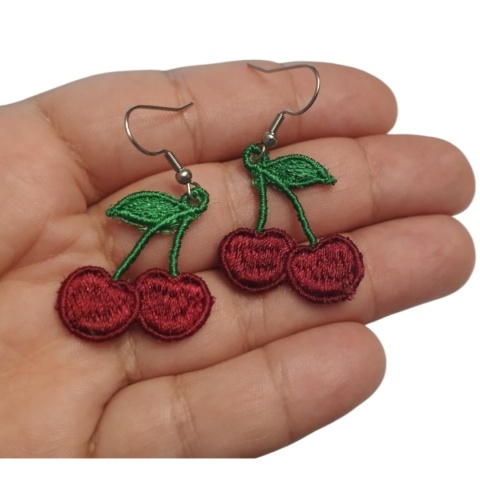 Haftowane kolczyki wisienki