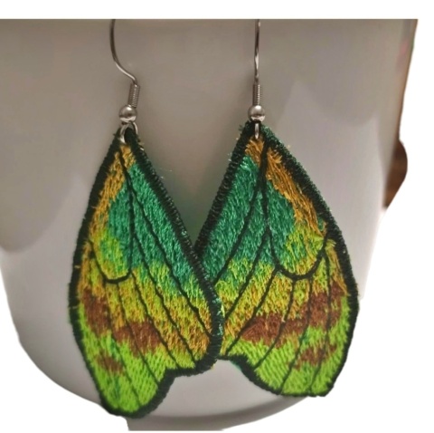 Kolczyki haftowane skrzydła motyla w odcieniach zieleni