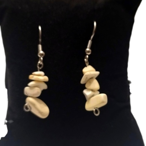 Kolczyki wiszące z howlitem