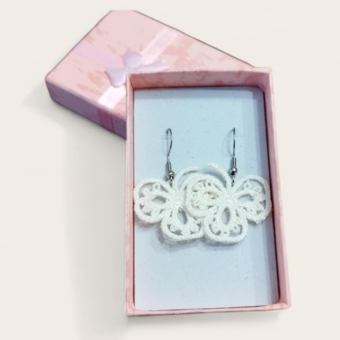 Koronkowe haftowane kolczyki - białe