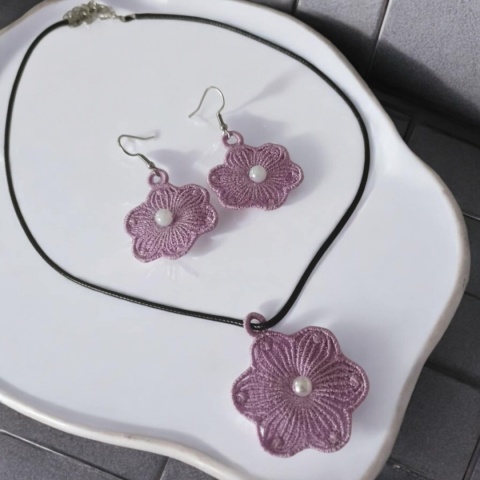 Lawendowe kolczyki kwiaty