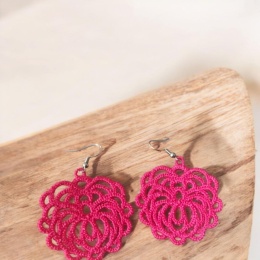 Różowe koronkowe kolczyki