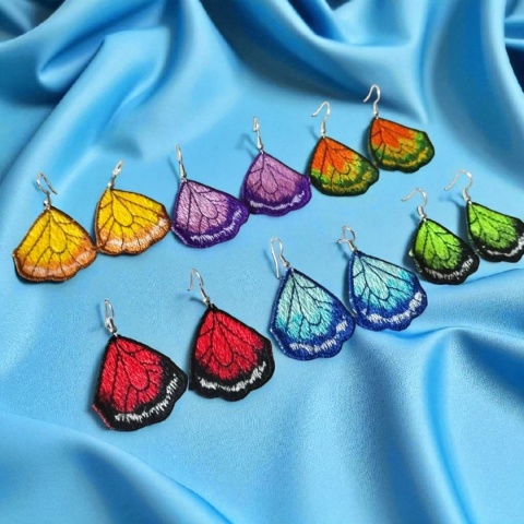 Skrzydła motyla - haftowane kolczyki