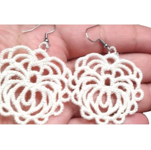 Śmietankowe wiszące kolczyki