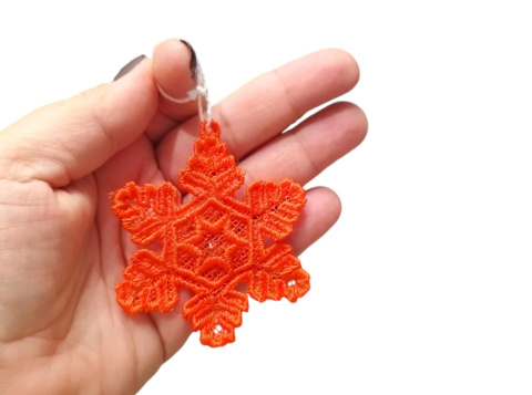 Śnieżynka haftowana na choinkę, zawieszka na choinkę Śnieżynka haftowana na choinkę, zawieszka na choinkę
