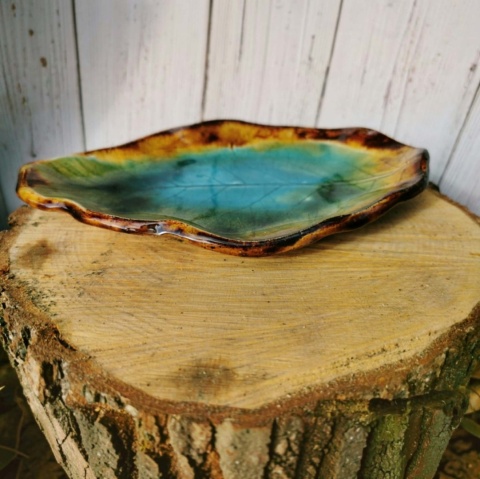 Liść z turkusem - ceramiczny talerz